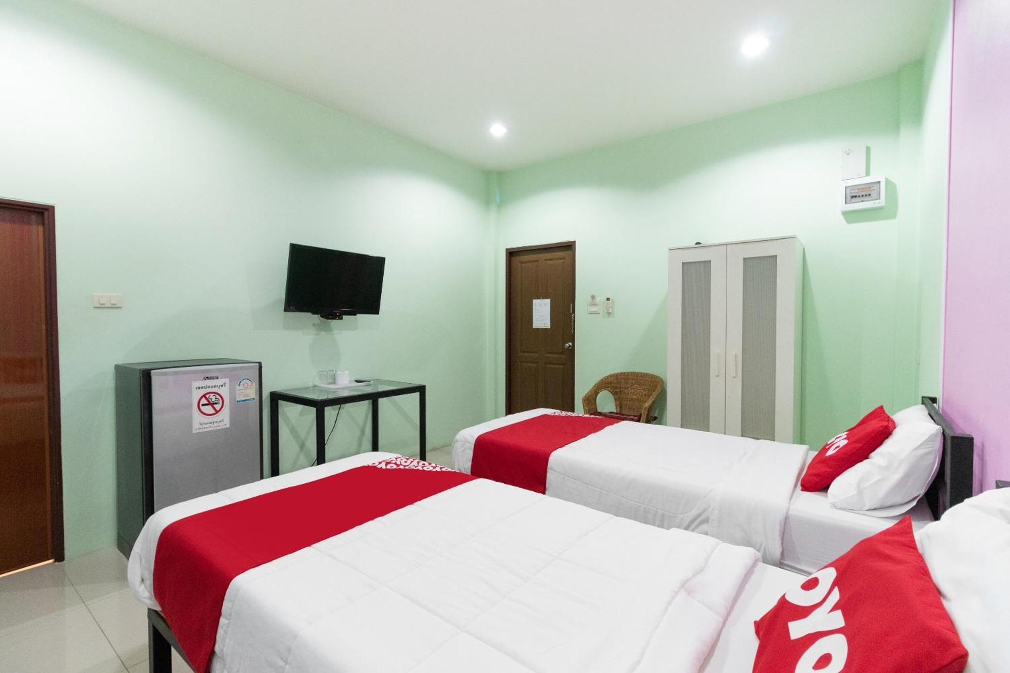 Oyo 1163 Eden Hostel Phuket Eksteriør bilde