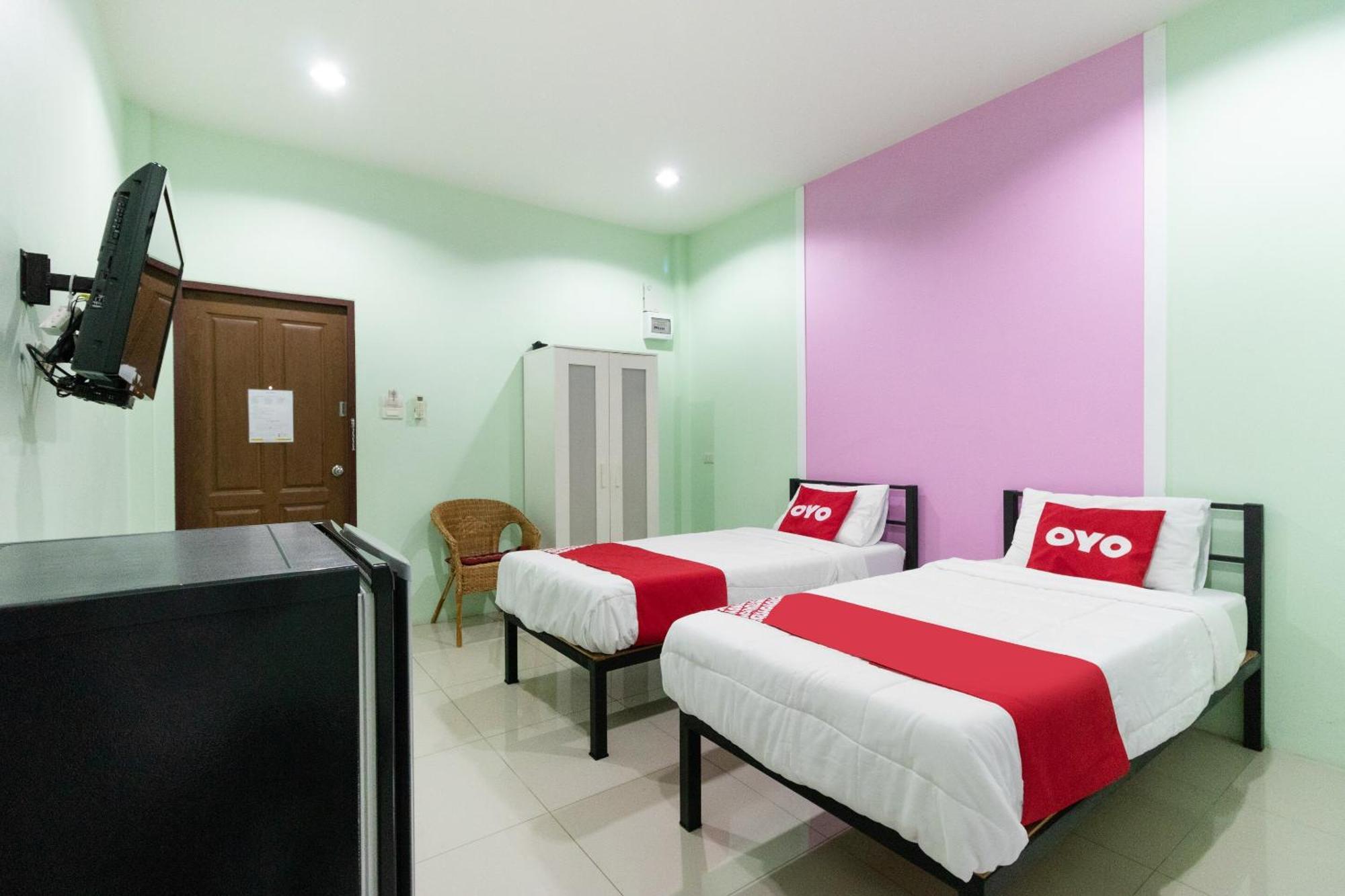 Oyo 1163 Eden Hostel Phuket Eksteriør bilde