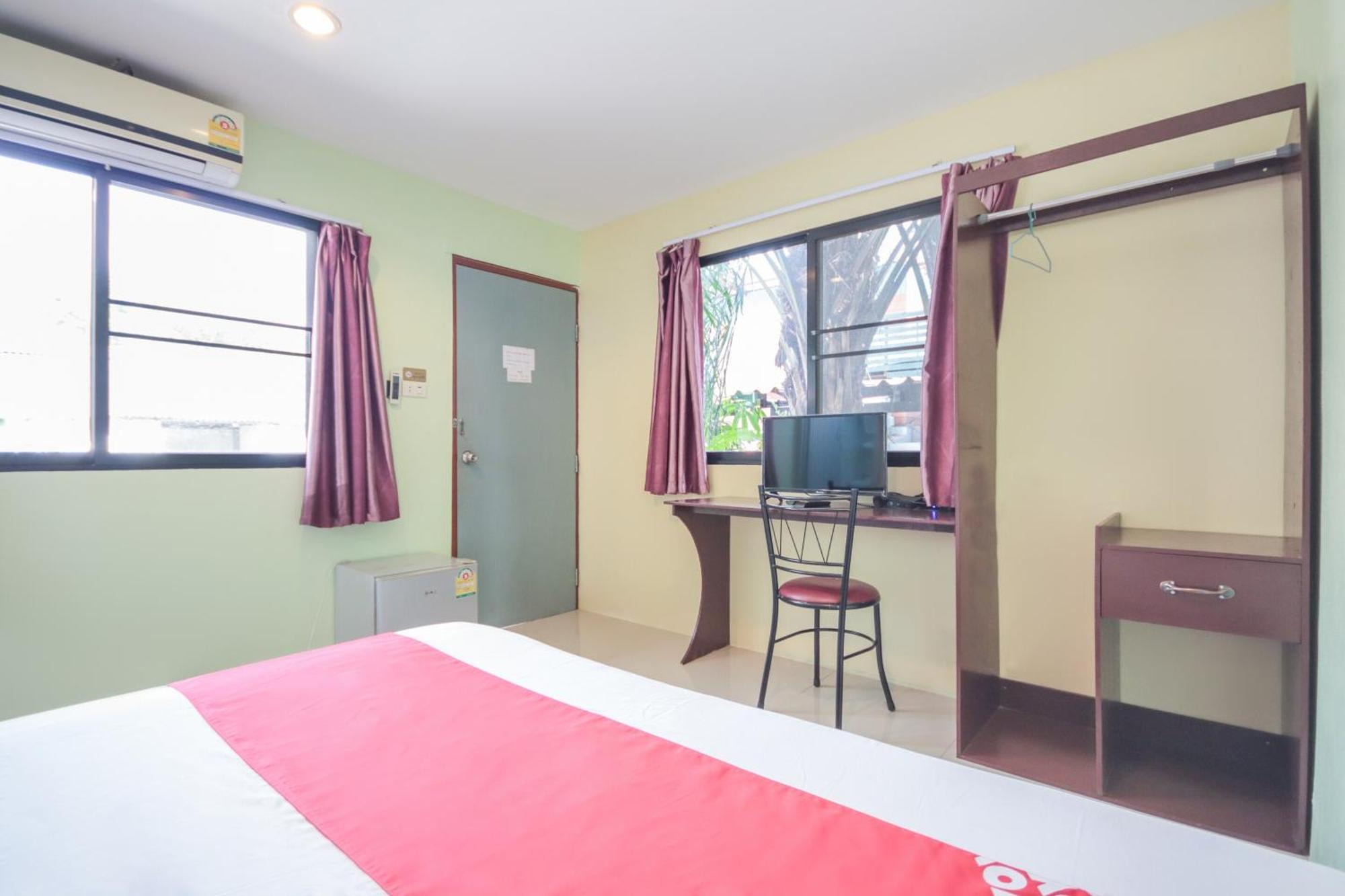 Oyo 1163 Eden Hostel Phuket Eksteriør bilde