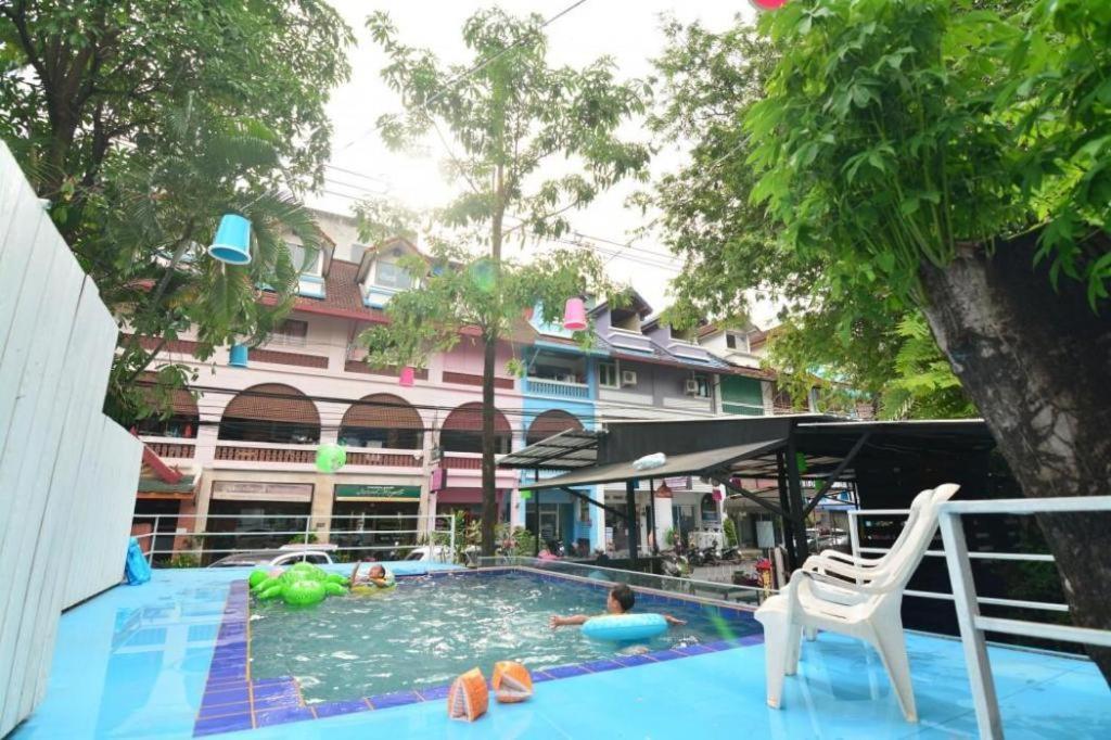 Oyo 1163 Eden Hostel Phuket Eksteriør bilde