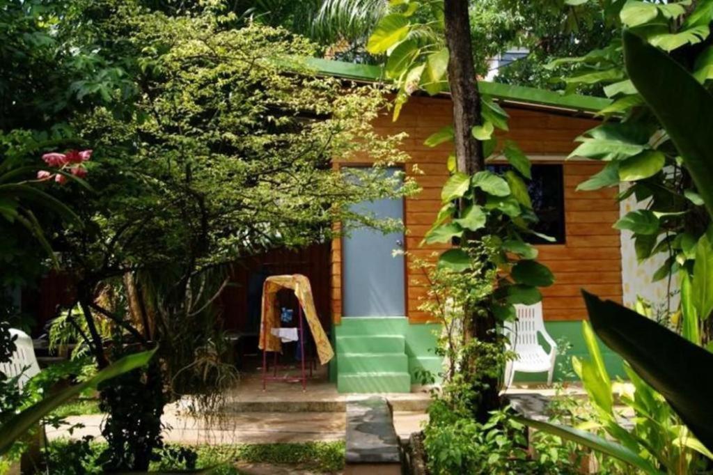 Oyo 1163 Eden Hostel Phuket Eksteriør bilde