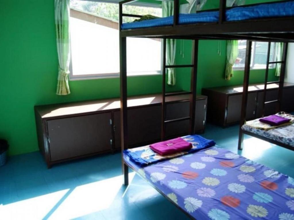 Oyo 1163 Eden Hostel Phuket Eksteriør bilde