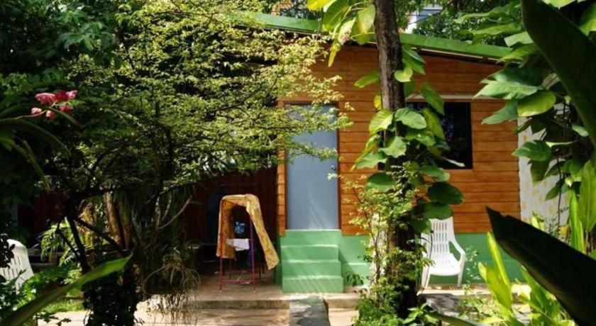Oyo 1163 Eden Hostel Phuket Eksteriør bilde