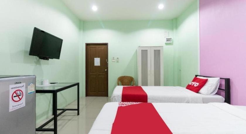 Oyo 1163 Eden Hostel Phuket Eksteriør bilde
