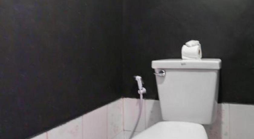 Oyo 1163 Eden Hostel Phuket Eksteriør bilde