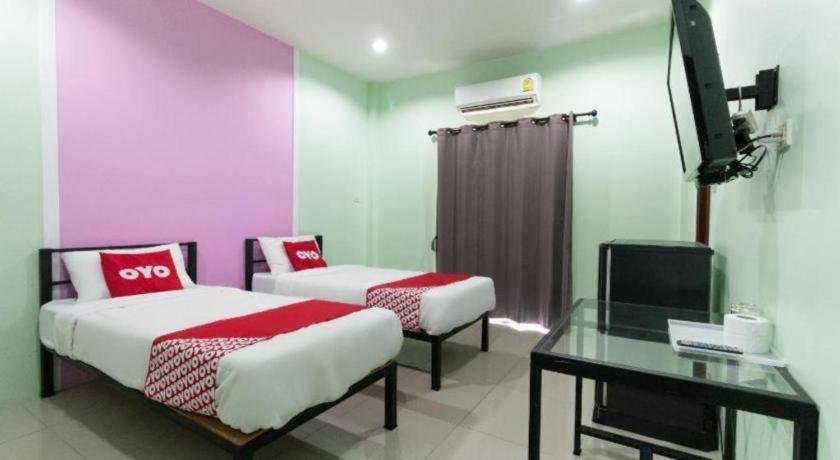 Oyo 1163 Eden Hostel Phuket Eksteriør bilde