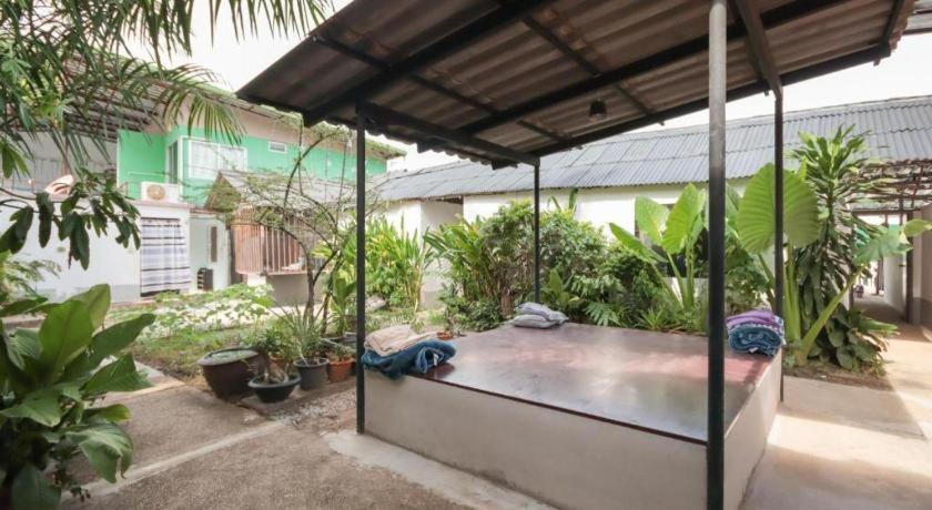 Oyo 1163 Eden Hostel Phuket Eksteriør bilde