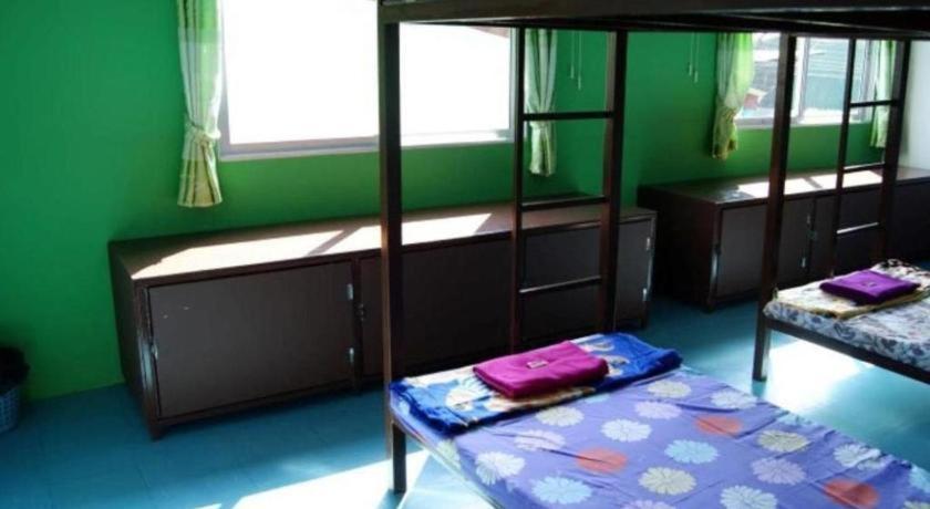 Oyo 1163 Eden Hostel Phuket Eksteriør bilde