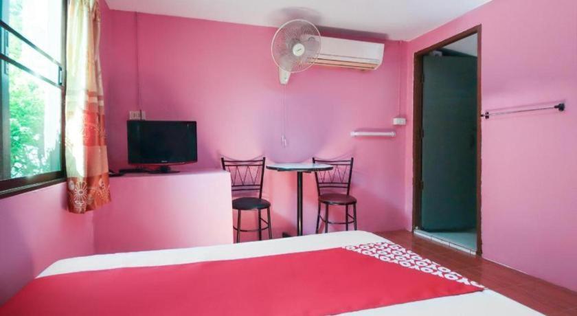 Oyo 1163 Eden Hostel Phuket Eksteriør bilde