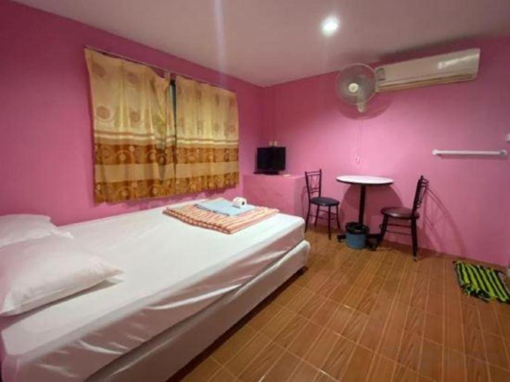 Oyo 1163 Eden Hostel Phuket Eksteriør bilde